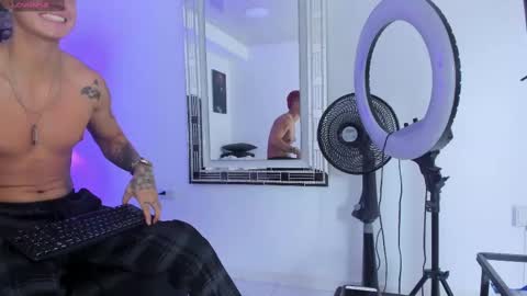 aleanders  online show from October 6, 12:01 pm