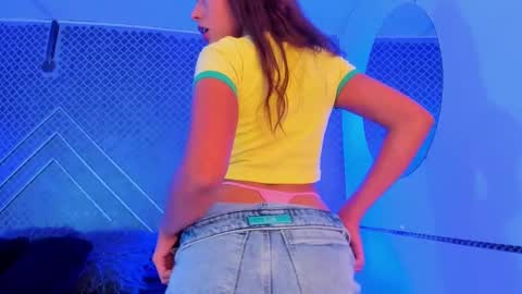 Snapshot of aleja_bloom chatting on February 28, 5:48 pm aleja_bloom online show from February 28, 5:48 pm