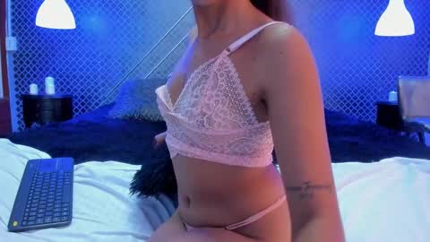 Snapshot of aleja_bloom chatting on February 26, 2:59 pm aleja_bloom online show from February 26, 2:59 pm