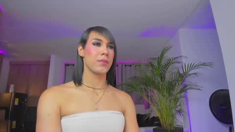 Snapshot of alejaevangeline chatting on March 9, 12:10 am A L E J A N D R A online show from March 9, 12:10 am