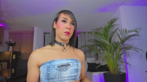 Snapshot of alejaevangeline chatting on February 23, 1:35 am A L E J A N D R A online show from February 23, 1:35 am