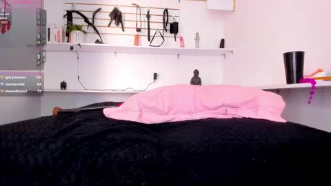 Snapshot of alejandra_dunn chatting on March 6, 6:59 pm Alejandra online show from March 6, 6:59 pm