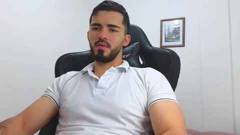 alejandroo_7 online show from February 20, 9:53 pm