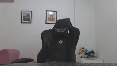 alejandroo_7 online show from December 16, 5:41 pm