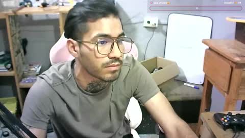 Snapshot of alejandropppzz chatting on January 26, 8:14 am alejandropppzz online show from January 26, 8:14 am