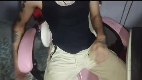 Snapshot of alejandropppzz chatting on September 18, 9:13 am alejandropppzz online show from September 18, 9:13 am