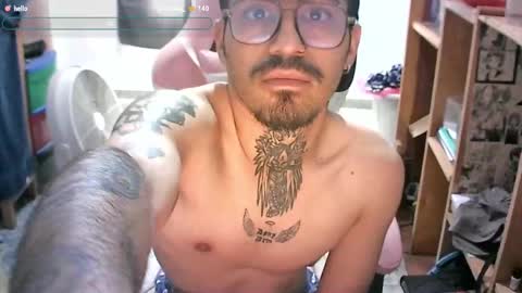 Snapshot of alejandropppzz chatting on February 7, 7:38 pm alejandropppzz online show from February 7, 7:38 pm