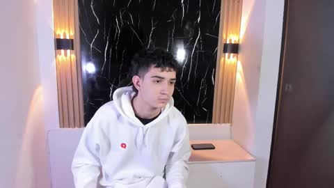 alejo_gray1 online show from November 12, 3:20 am