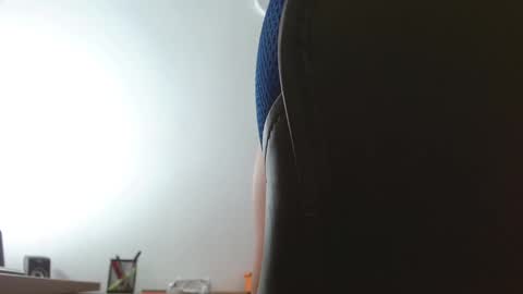 Snapshot of alejo_hot23 chatting on February 23, 2:29 am David online show from February 23, 2:29 am