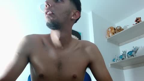 Snapshot of alejo_hot23 chatting on January 14, 1:26 am David online show from January 14, 1:26 am