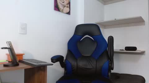 Snapshot of alejo_hot23 chatting on January 24, 9:04 pm David online show from January 24, 9:04 pm