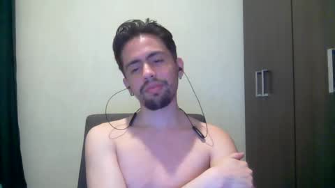alejo_shy online show from December 10, 5:39 am