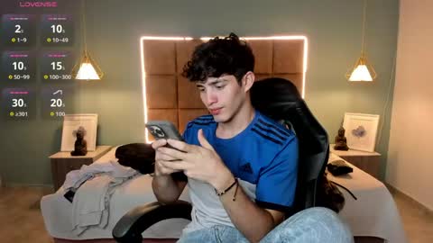 ALejoo Saenz online show from April 15, 4:38 am