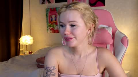Snapshot of aleksalore chatting on December 29, 11:40 am Lexi online show from December 29, 11:40 am