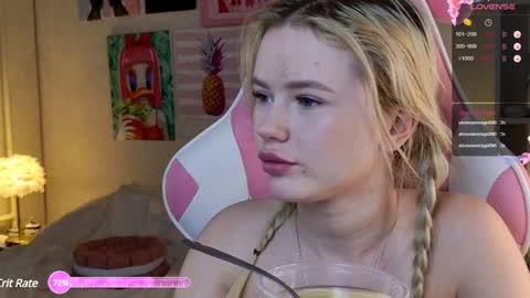 Snapshot of aleksalore chatting on February 7, 7:07 am Lexi online show from February 7, 7:07 am