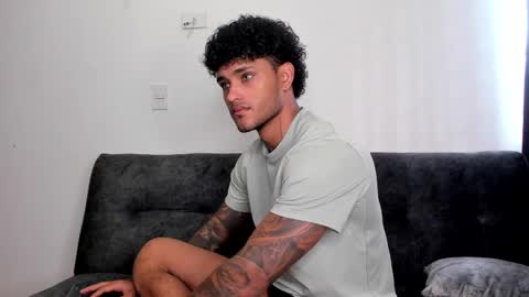 Snapshot of alessandro_vanni chatting on February 17, 12:49 pm Alessandro Vanni online show from February 17, 12:49 pm