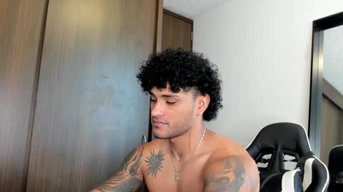 Snapshot of alessandro_vanni chatting on January 10, 1:31 pm Alessandro Vanni online show from January 10, 1:31 pm