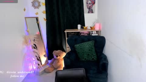 Snapshot of alessia_anderson07 chatting on January 25, 1:54 am Yy online show from January 25, 1:54 am