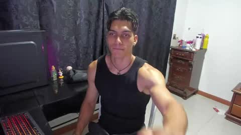 alessio Vale online show from April 6, 1:25 am