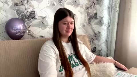 Snapshot of aletta_oushen chatting on February 6, 7:13 am Aletta Oushen online show from February 6, 7:13 am