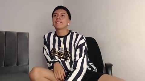 Snapshot of alex__lover chatting on September 15, 12:12 am Owen online show from September 15, 12:12 am