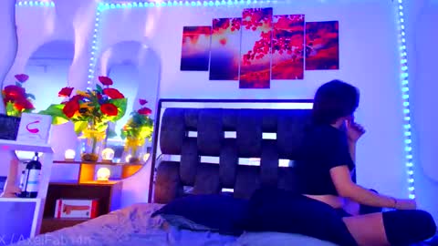 sneider online show from October 8, 8:04 pm