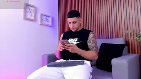 alex online show from April 11, 11:58 am