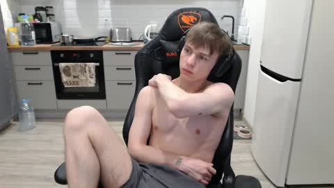 Snapshot of alex_gotcha chatting on February 26, 1:03 am Alex online show from February 26, 1:03 am