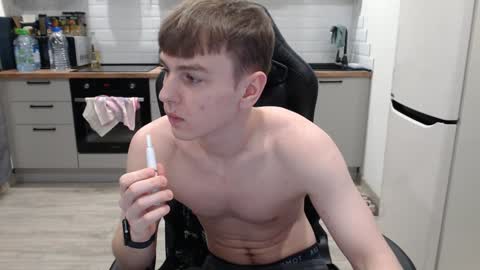 Snapshot of alex_gotcha chatting on December 27, 9:39 am Alex online show from December 27, 9:39 am