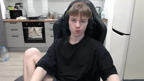 Snapshot of alex_gotcha chatting on February 23, 6:01 pm Alex online show from February 23, 6:01 pm