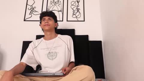 alex_mark_ online show from March 10, 7:29 pm