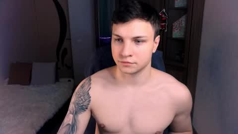 Snapshot of alex_milson chatting on December 15, 11:31 pm alex_milson online show from December 15, 11:31 pm