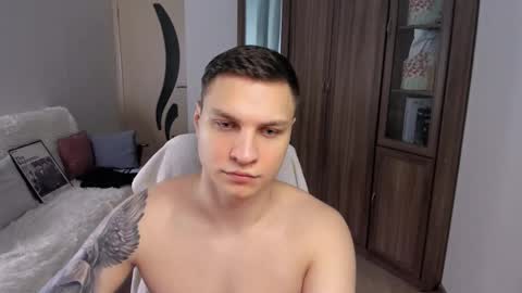 Snapshot of alex_milson chatting on September 21, 12:14 am alex_milson online show from September 21, 12:14 am