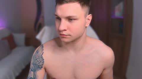 Snapshot of alex_milson chatting on March 12, 1:25 am alex_milson online show from March 12, 1:25 am