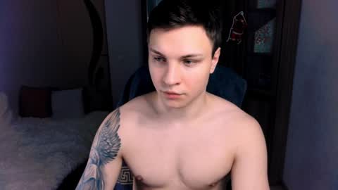 Snapshot of alex_milson chatting on December 22, 5:33 am alex_milson online show from December 22, 5:33 am