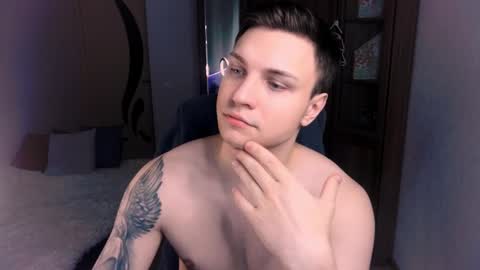 Snapshot of alex_milson chatting on December 13, 12:42 am alex_milson online show from December 13, 12:42 am