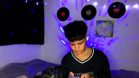Snapshot of alex_one888 chatting on December 16, 12:37 am Alex online show from December 16, 12:37 am