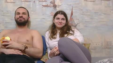 Alex and Sarah online show from April 21, 4:25 pm