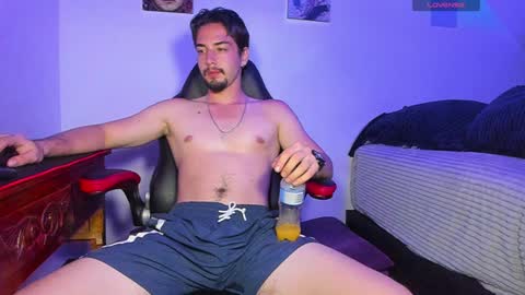 Snapshot of alex_smith0 chatting on February 8, 2:04 am online show from February 8, 2:04 am
