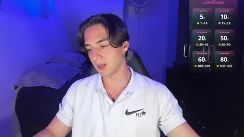 Snapshot of alex_smith0 chatting on September 14, 2:03 am online show from September 14, 2:03 am