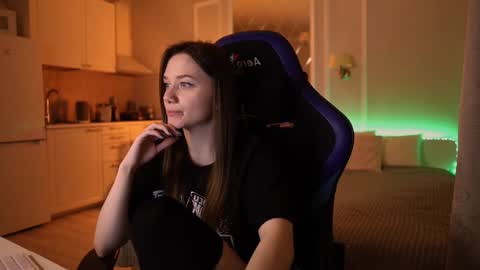 Snapshot of alexa_feels chatting on December 8, 11:18 pm Little Duck homie online show from December 8, 11:18 pm