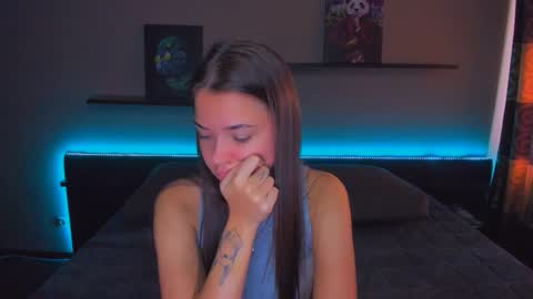 Snapshot of alexabarkley chatting on September 18, 1:09 am angel online show from September 18, 1:09 am