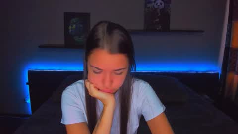 Snapshot of alexabarkley chatting on September 15, 12:34 am angel online show from September 15, 12:34 am