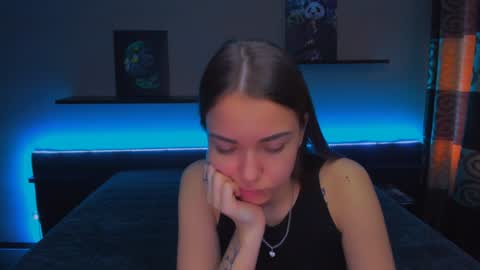 Snapshot of alexabarkley chatting on February 5, 6:13 am angel online show from February 5, 6:13 am