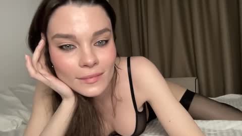 Ember Valentine online show from April 10, 8:02 pm