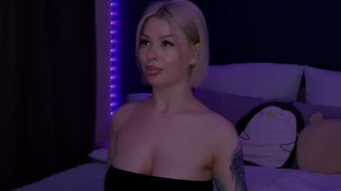 Alexa Mason online show from April 10, 6:30 am