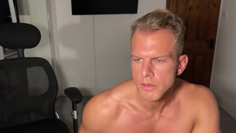 Snapshot of alexandersteelmuscle chatting on October 18, 6:34 pm Alexander Steel online show from October 18, 6:34 pm