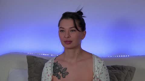 Snapshot of alexandrabloom chatting on March 2, 12:53 am AlexandraBloom online show from March 2, 12:53 am