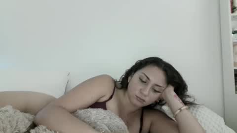 AlexandraRose0777 online show from May 1, 9:42 pm