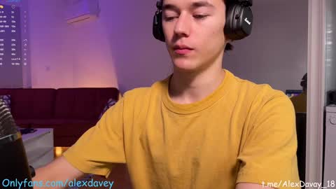 Snapshot of alexdavey chatting on January 17, 7:38 pm online show from January 17, 7:38 pm